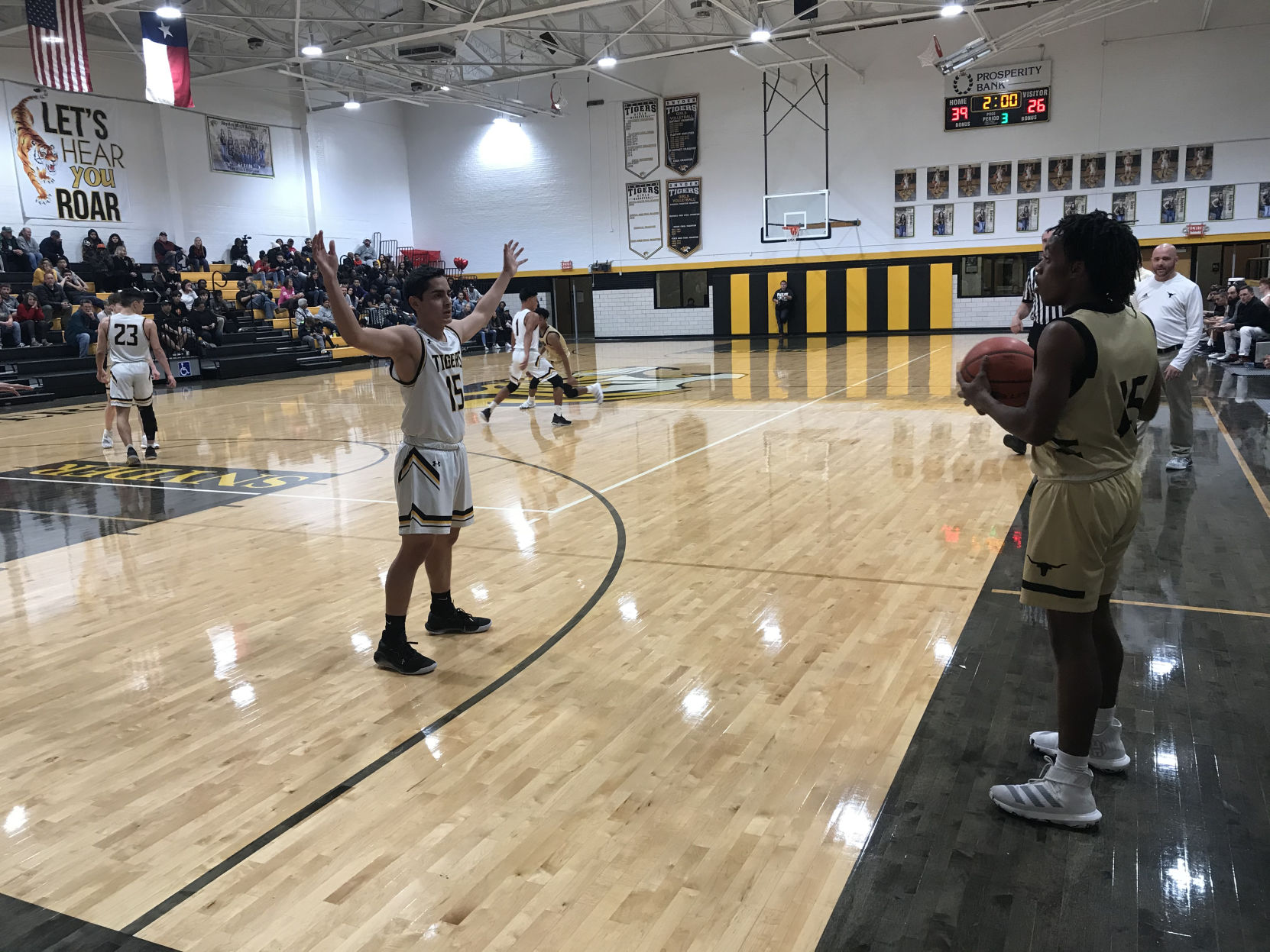 Javarios Ford Inbounds Pass